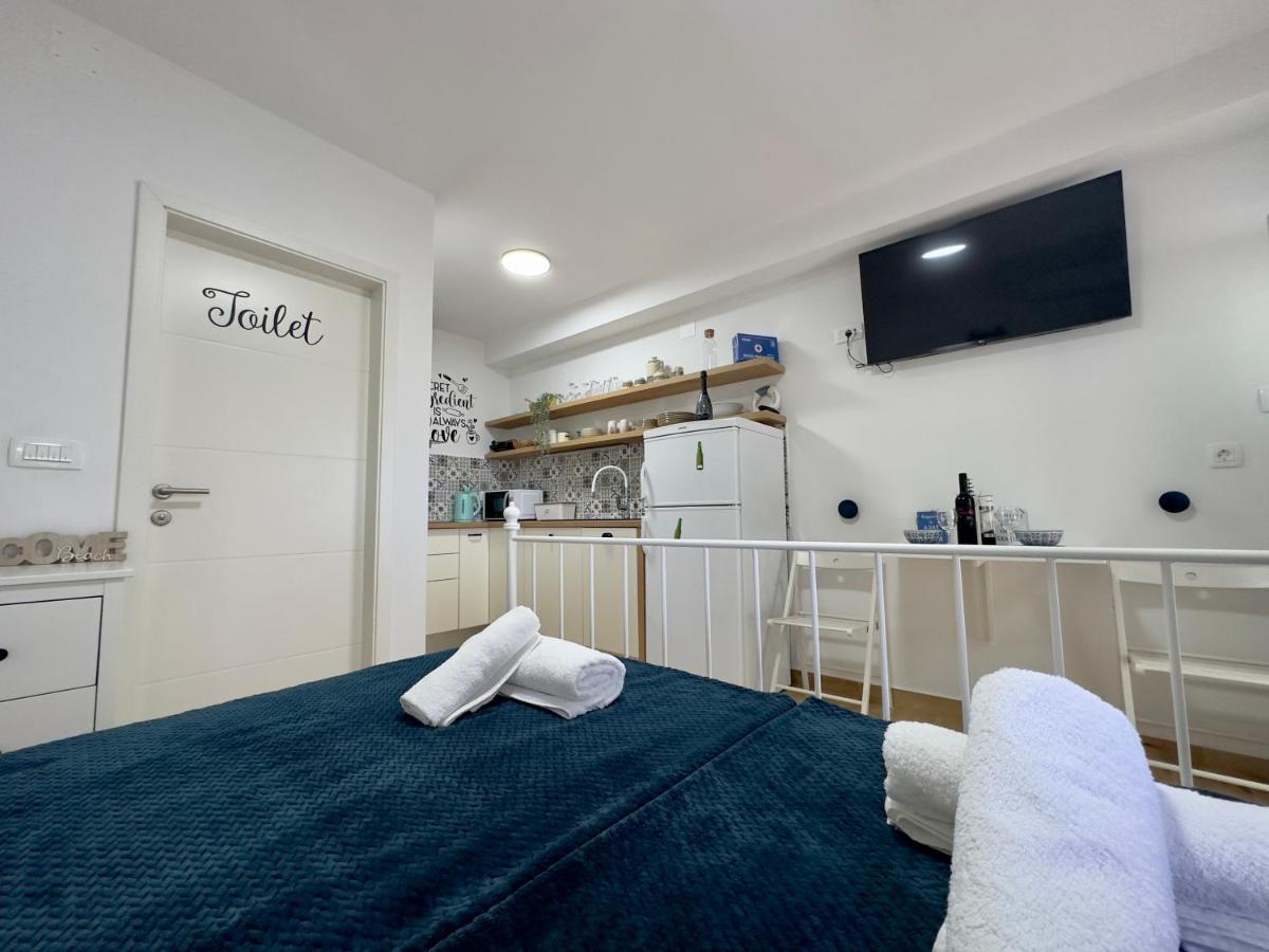 Matek Family & Studio Apartment Rovanjska Exterior photo