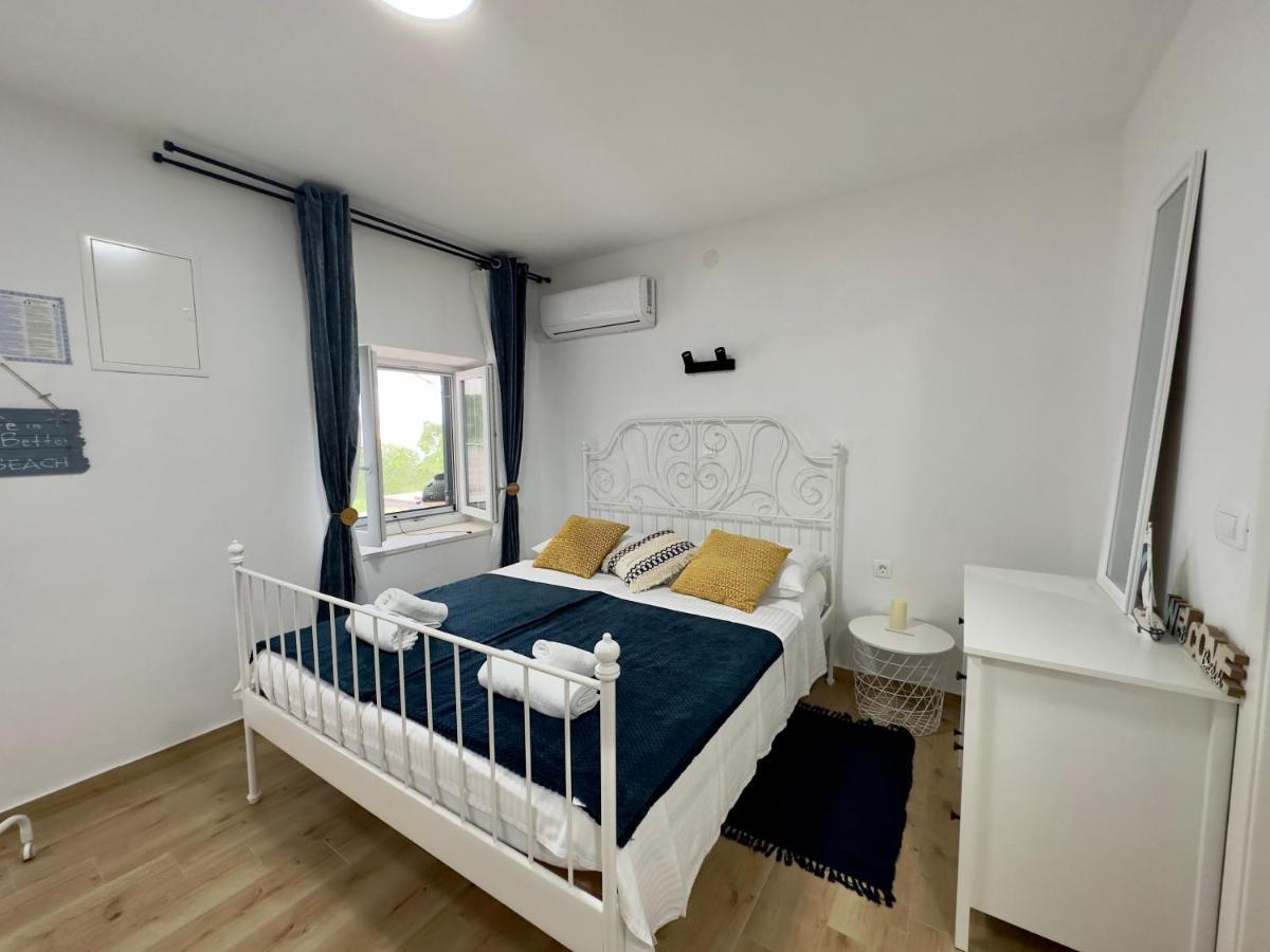 Matek Family & Studio Apartment Rovanjska Exterior photo
