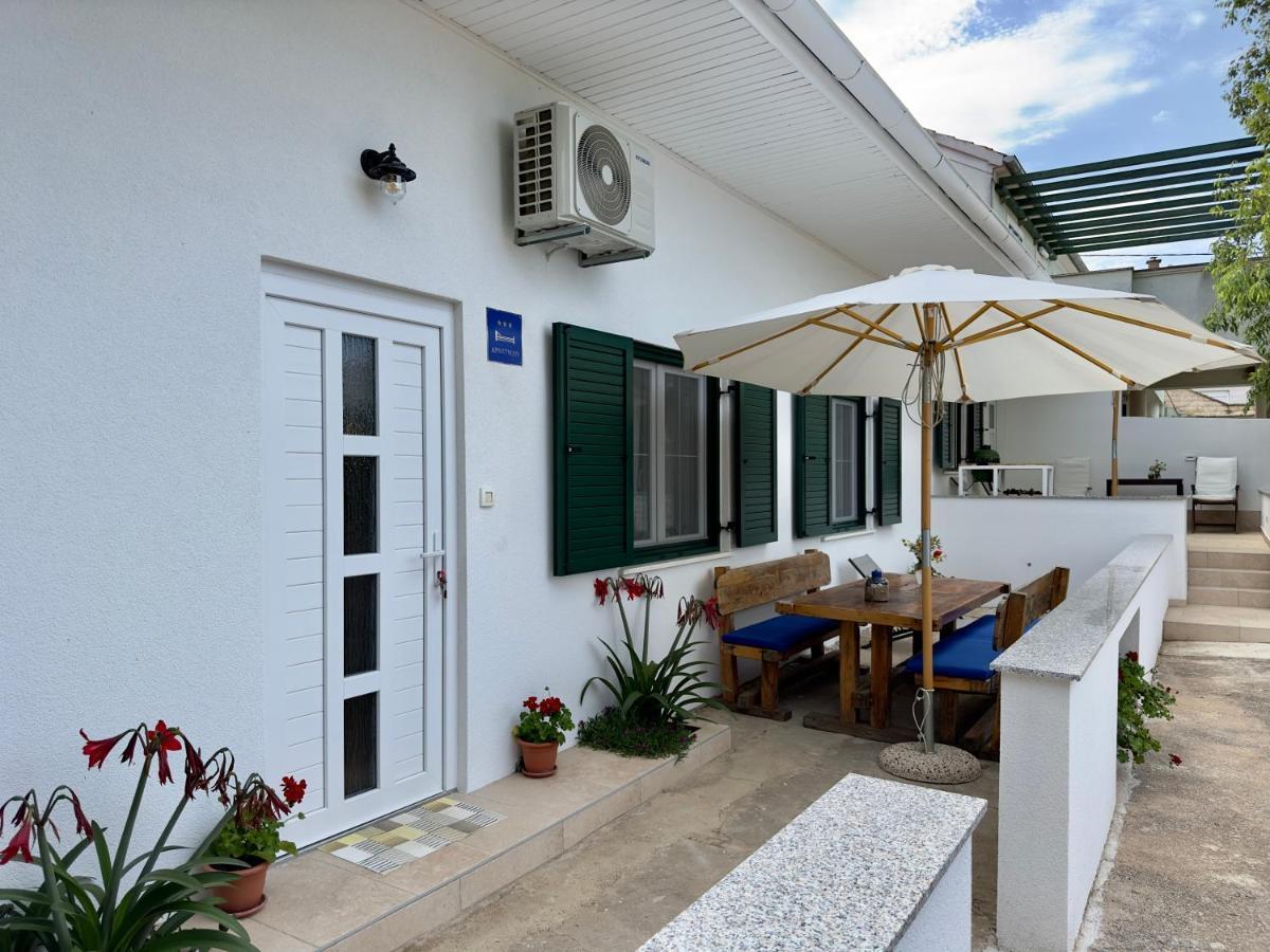 Matek Family & Studio Apartment Rovanjska Exterior photo