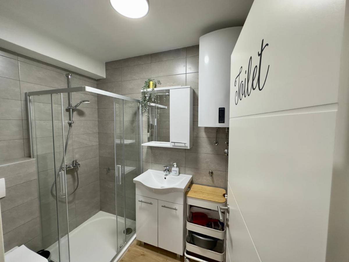 Matek Family & Studio Apartment Rovanjska Exterior photo