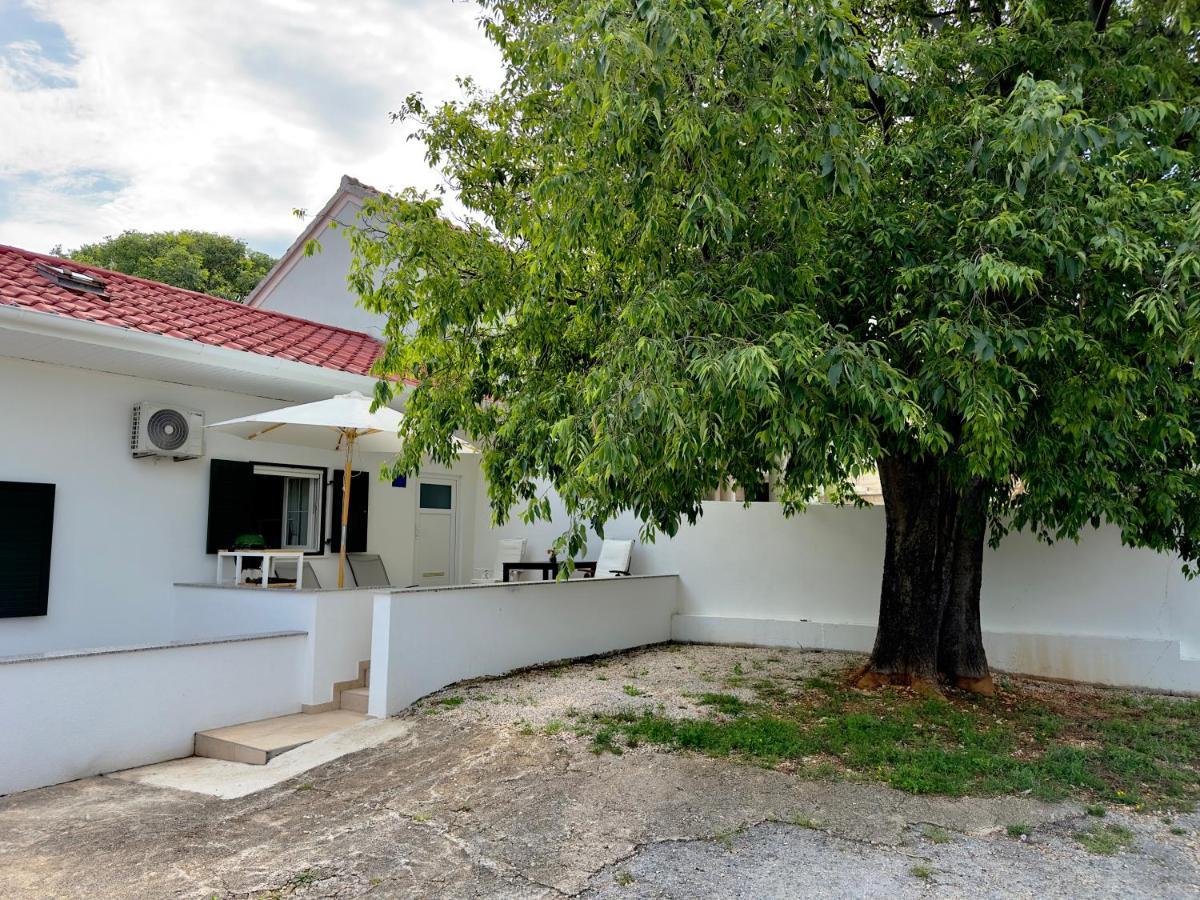 Matek Family & Studio Apartment Rovanjska Exterior photo