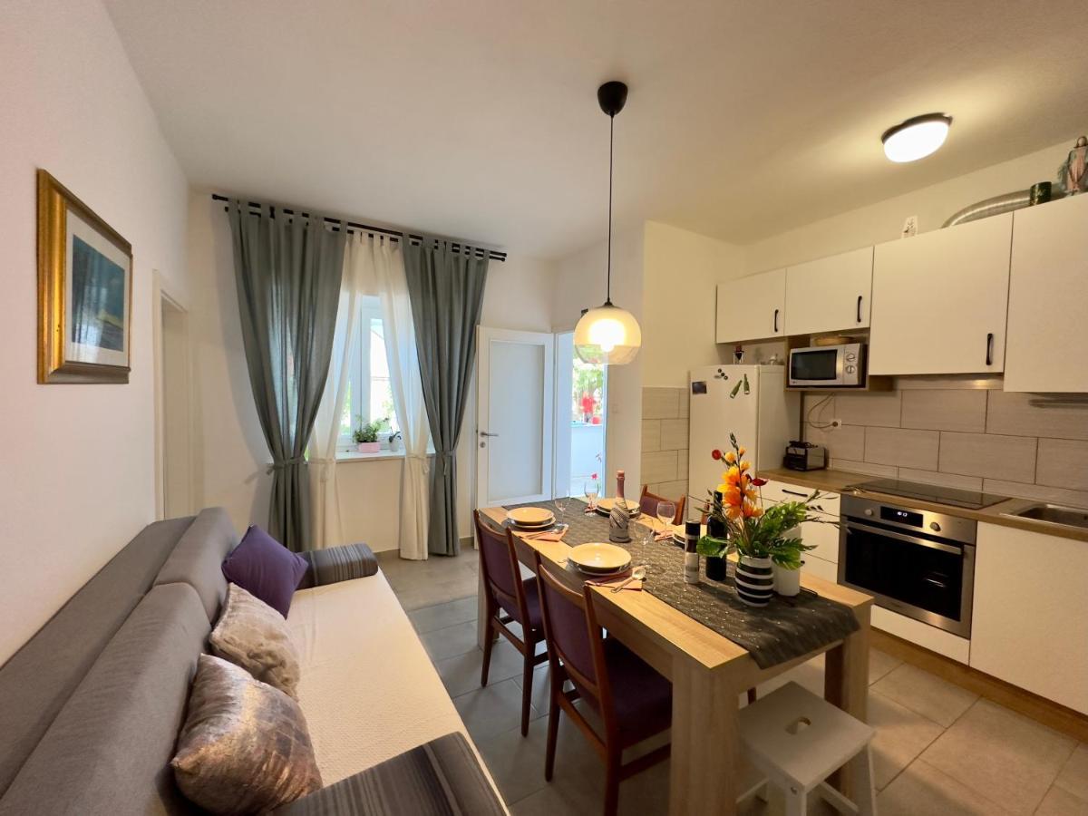 Matek Family & Studio Apartment Rovanjska Exterior photo