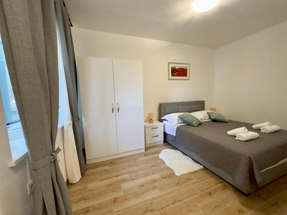Matek Family & Studio Apartment Rovanjska Exterior photo