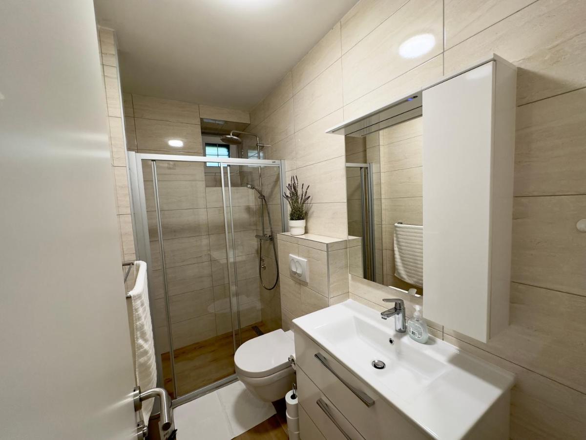Matek Family & Studio Apartment Rovanjska Exterior photo