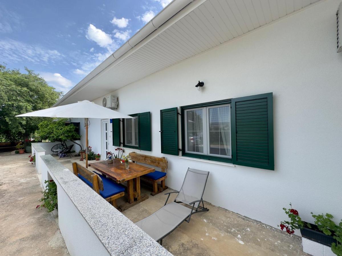 Matek Family & Studio Apartment Rovanjska Exterior photo